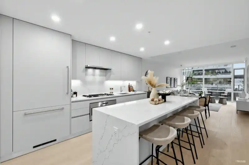 205 1331 MARINE DRIVE - photo 1 of 33