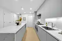205 1331 MARINE DRIVE - thumbnail 4