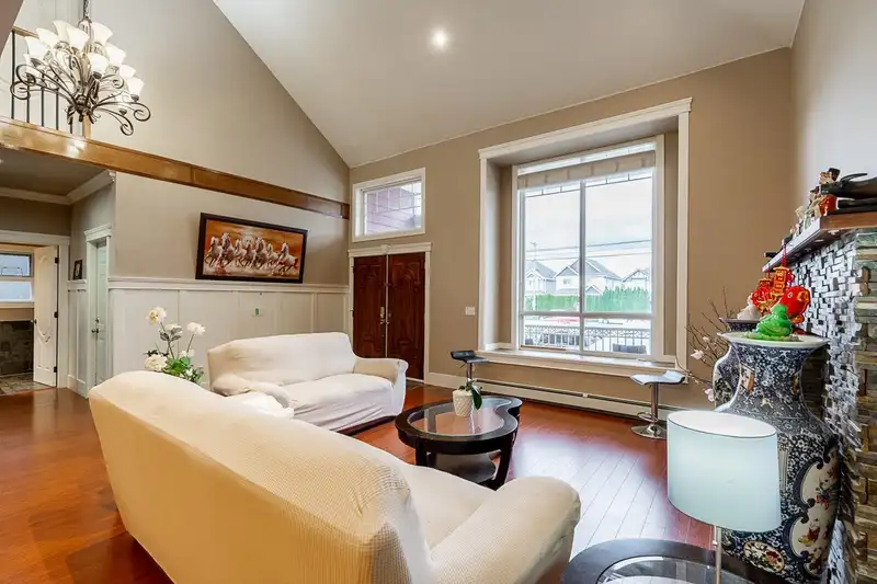 27760 PULLMAN AVENUE - photo 4 of 38