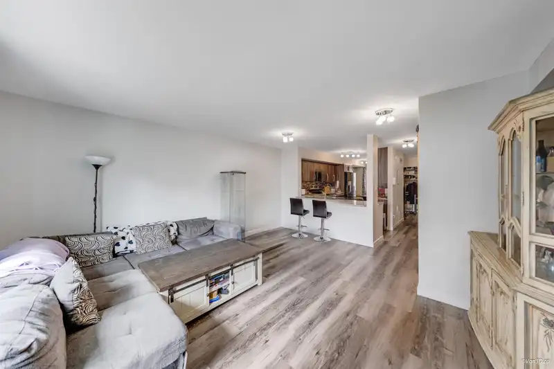 35 22411 124 AVENUE - photo 3 of 31