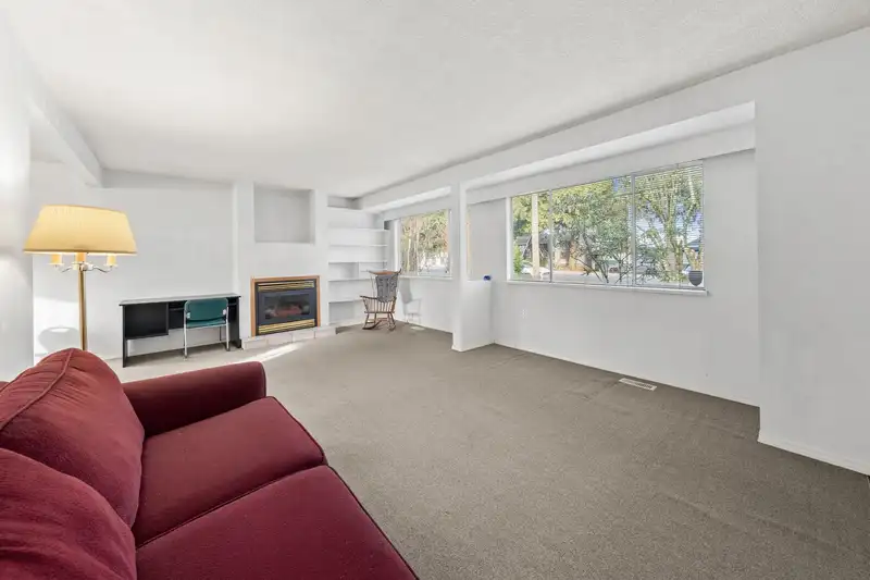 14750 60 AVENUE - photo 2 of 30