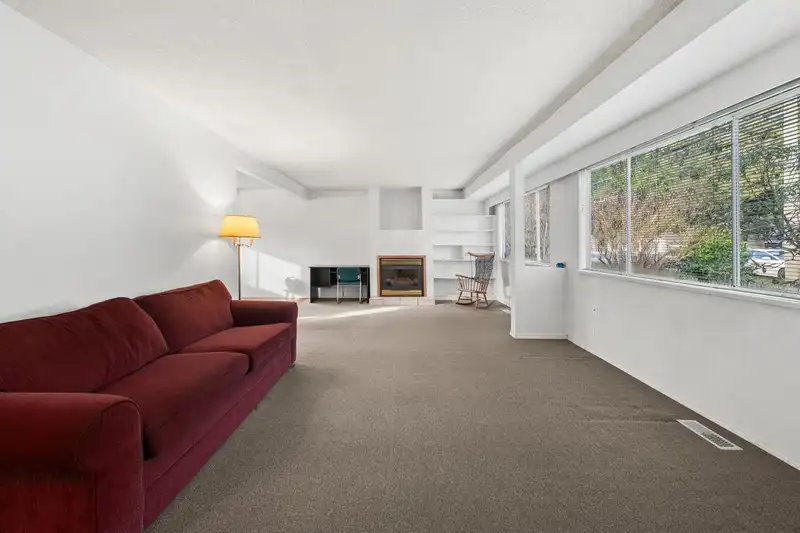 14750 60 AVENUE - photo 4 of 30