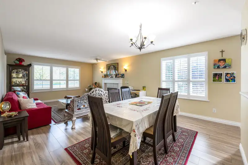 303 13870 70 AVENUE - photo 4 of 40