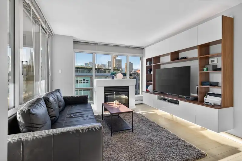 1201 183 KEEFER PLACE - photo 1 of 31