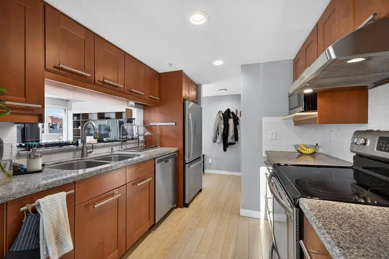 1201 183 KEEFER PLACE - photo 3 of 31