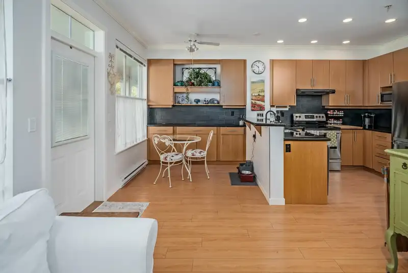 17 20460 66 AVENUE - photo 4 of 35
