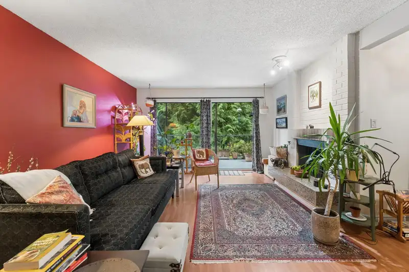 834 HENDECOURT ROAD - photo 2 of 29