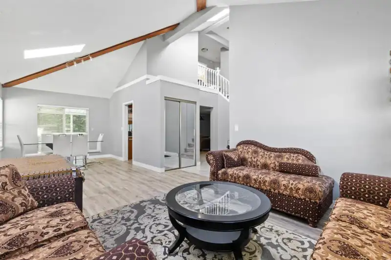 13278 98 AVENUE - photo 4 of 26