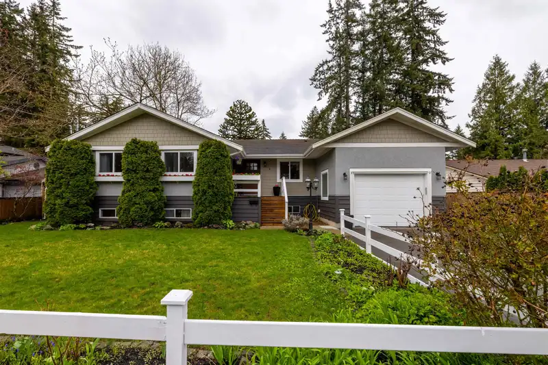 20366 43 AVENUE - photo 2 of 31