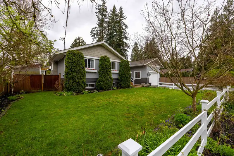20366 43 AVENUE - photo 3 of 31