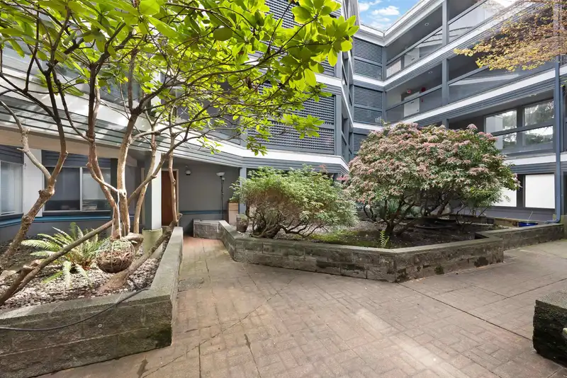 8 1355 W 4TH AVENUE - photo 1 of 22