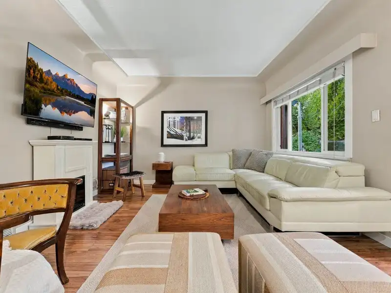 320 E 32ND AVENUE - photo 3 of 35