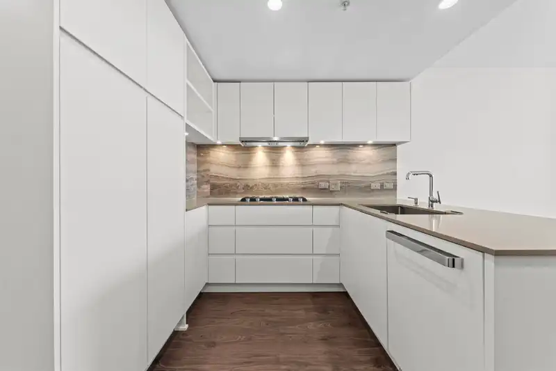 1301 450 WESTVIEW STREET - photo 2 of 29