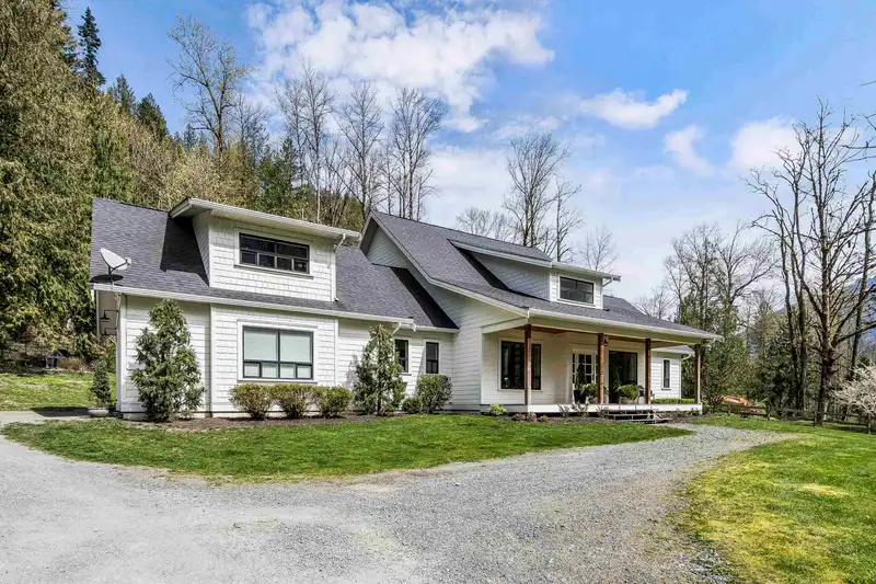 49439 CHILLIWACK LAKE ROAD - photo 2 of 40