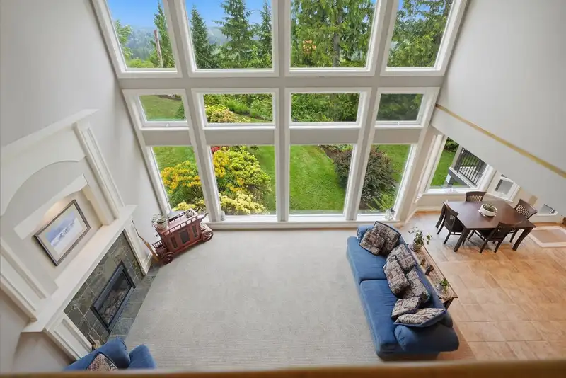 10240 ROLLEY CRESCENT - photo 4 of 40