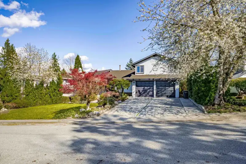 7516 LAMBETH DRIVE - photo 1 of 39