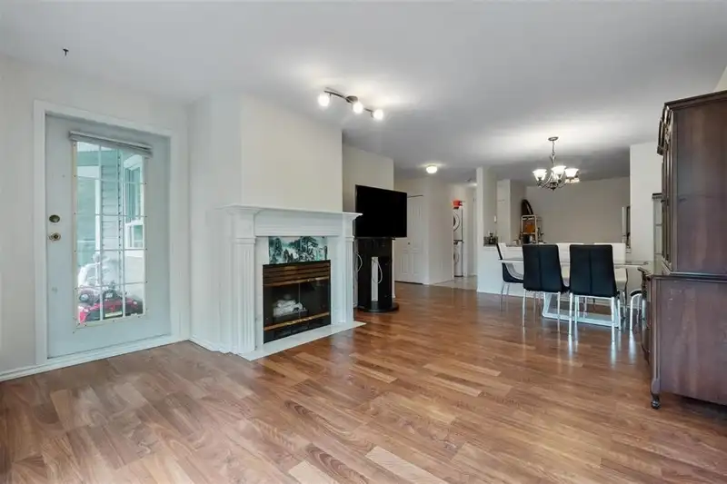 212 15130 108 AVENUE - photo 3 of 23