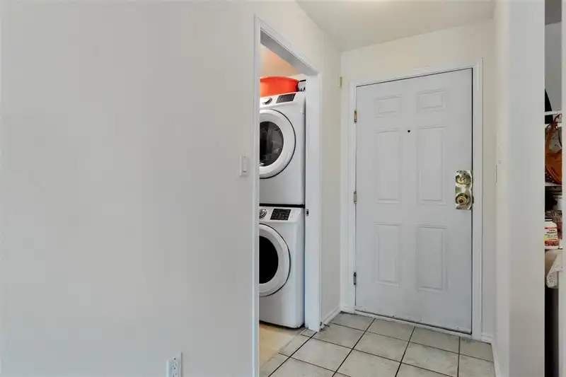 212 15130 108 AVENUE - photo 4 of 23