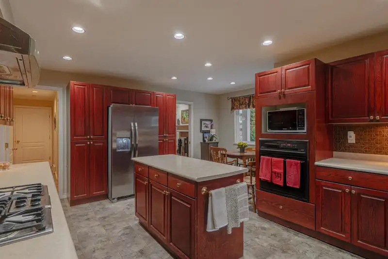 18638 56B AVENUE - photo 3 of 34
