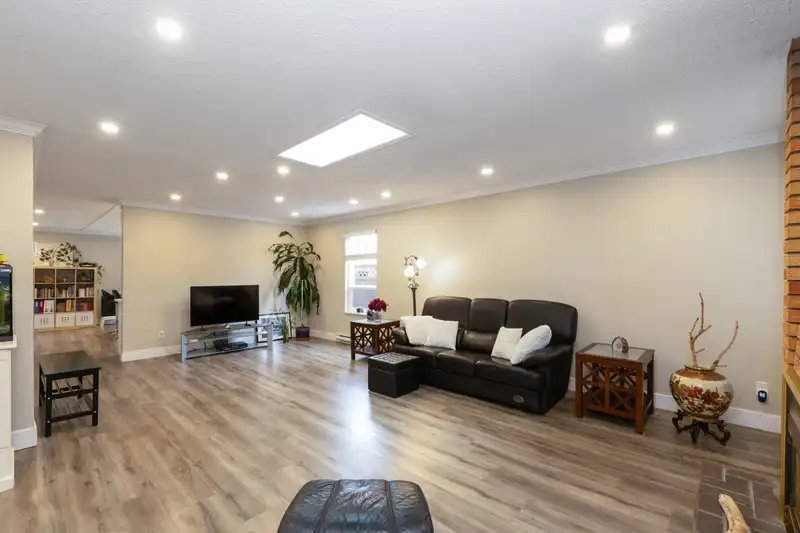 9683 155B STREET - photo 4 of 31