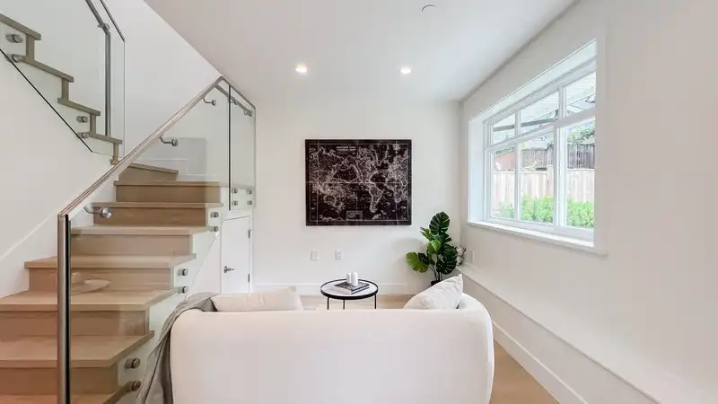 1155 KEEFER STREET - photo 2 of 8