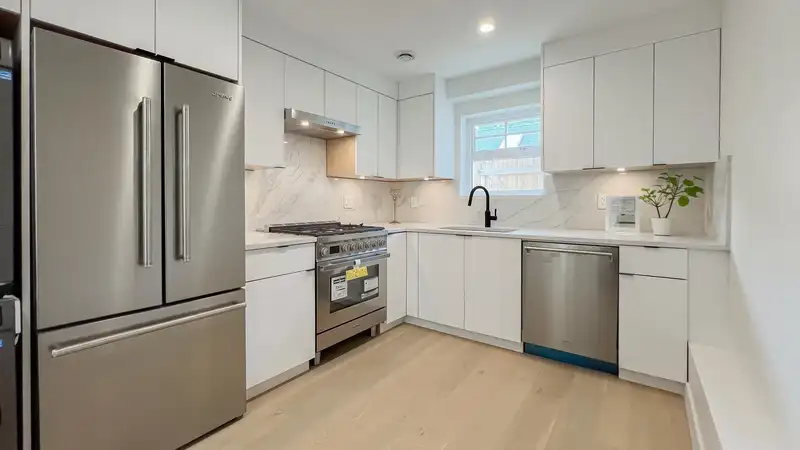 1155 KEEFER STREET - photo 3 of 8