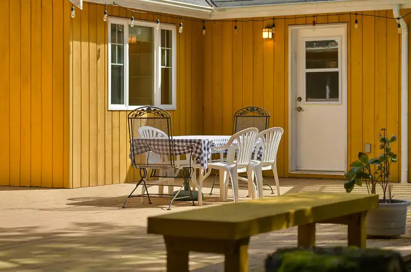 552 CLUB CRESCENT - photo 3 of 40