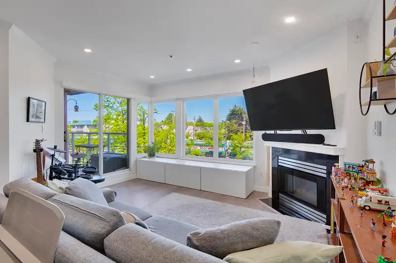 207 3280 W BROADWAY - photo 1 of 28