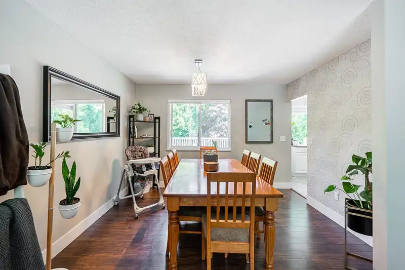 17223 61B AVENUE - photo 2 of 34