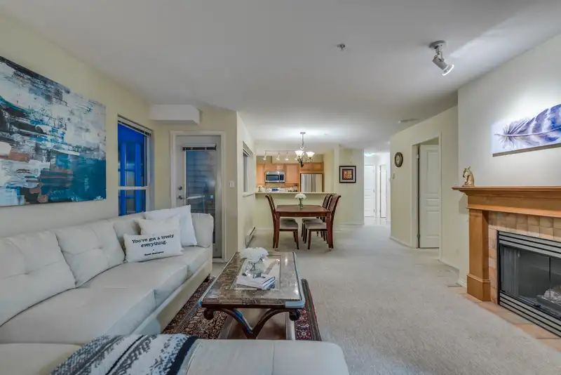 317 2929 W 4TH AVENUE - photo 2 of 21