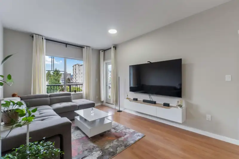 404 22290 NORTH AVENUE - photo 3 of 29
