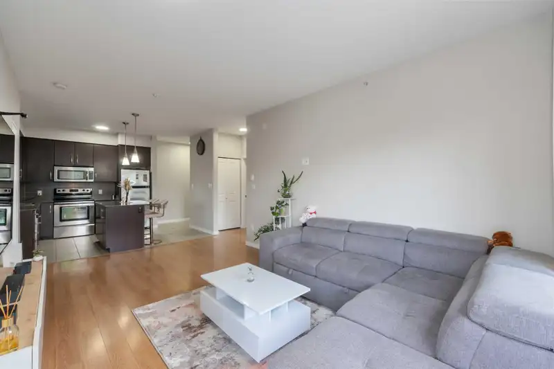 404 22290 NORTH AVENUE - photo 4 of 29