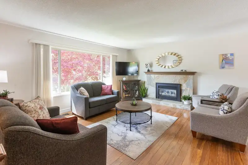 20249 44 AVENUE - photo 3 of 39