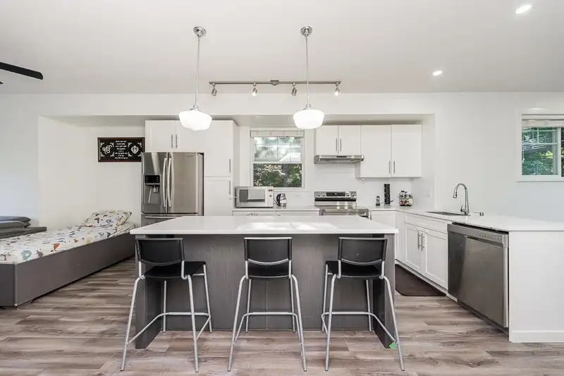 18 14905 60 AVENUE - photo 4 of 38