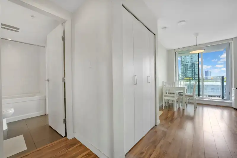 1808 13325 102A AVENUE - photo 2 of 31