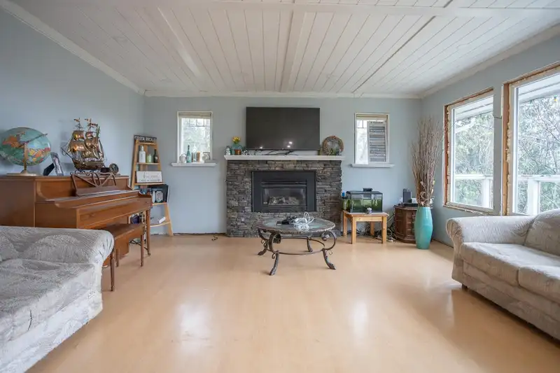 42140 MAJUBA HILL ROAD - photo 4 of 39