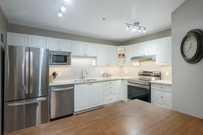 312 20894 57 AVENUE - photo 1 of 33