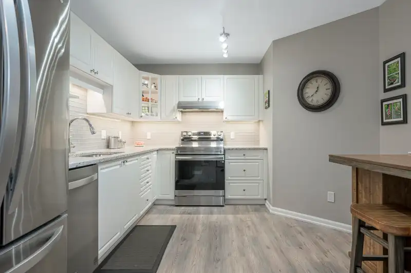 312 20894 57 AVENUE - photo 2 of 33