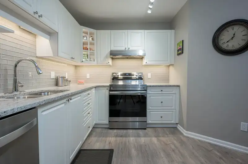 312 20894 57 AVENUE - photo 3 of 33