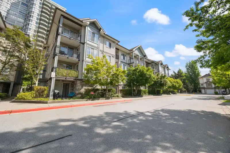 207 14877 100 AVENUE - photo 1 of 17
