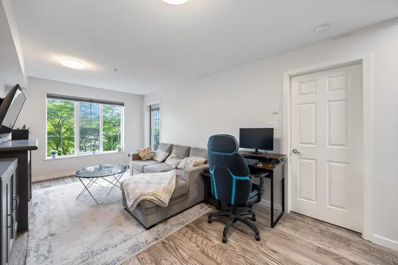 207 14877 100 AVENUE - photo 4 of 17