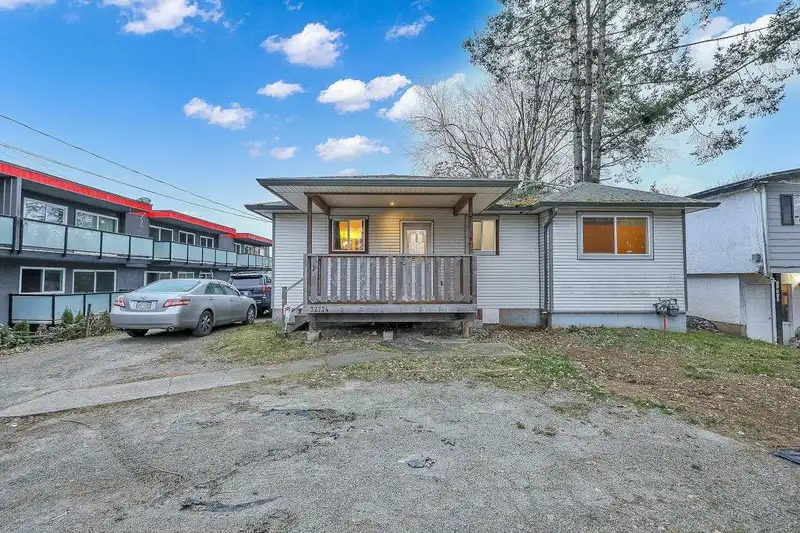 32774 7TH AVENUE - photo 1 of 35