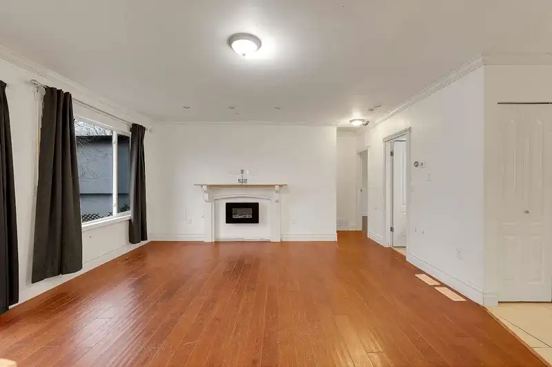 32774 7TH AVENUE - photo 2 of 35