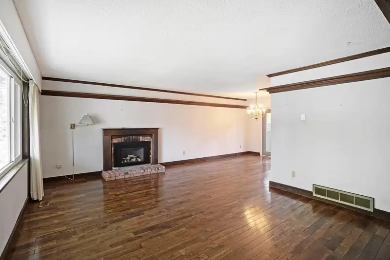 1523 PARKER PLACE - photo 4 of 24