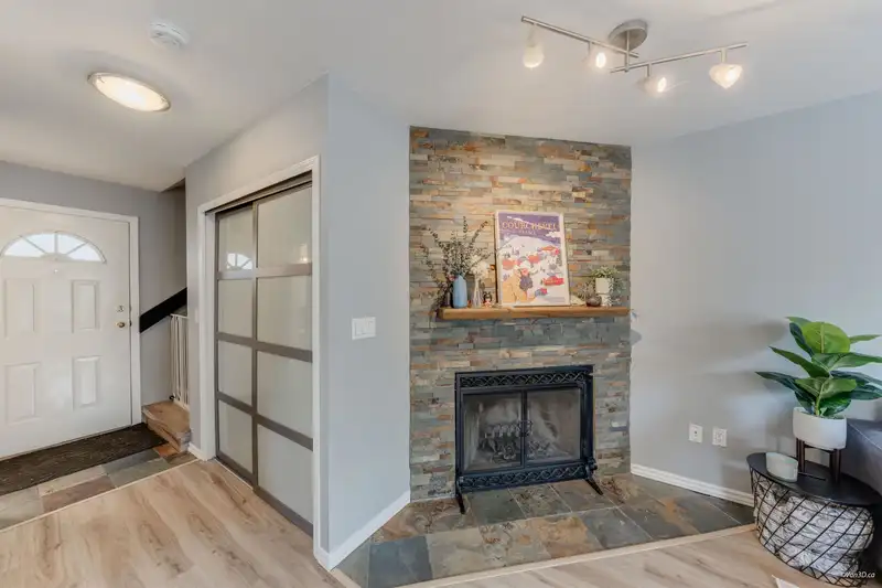 49 98 BEGIN STREET - photo 3 of 30