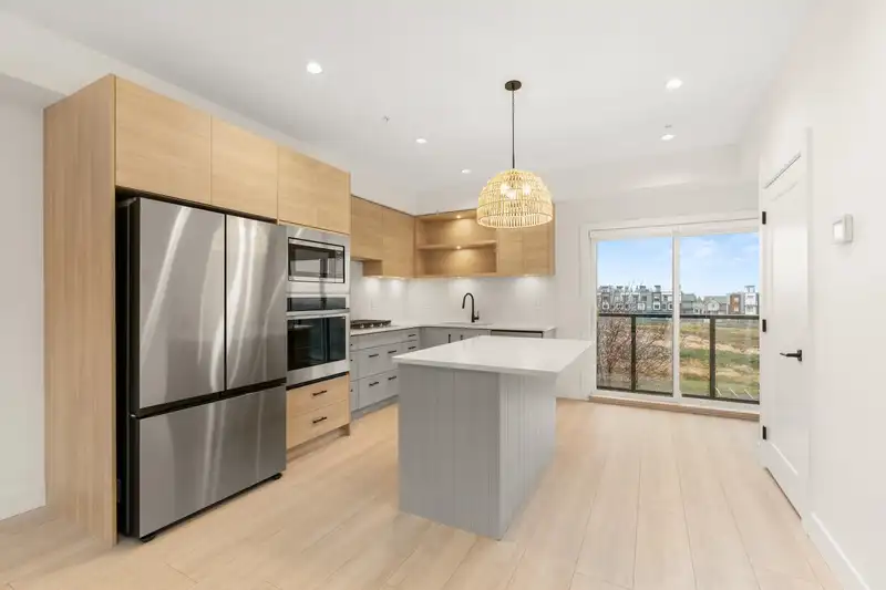 14 20335 70A AVENUE - photo 3 of 40