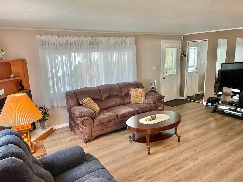 6 31313 LIVINGSTONE AVENUE - photo 4 of 11
