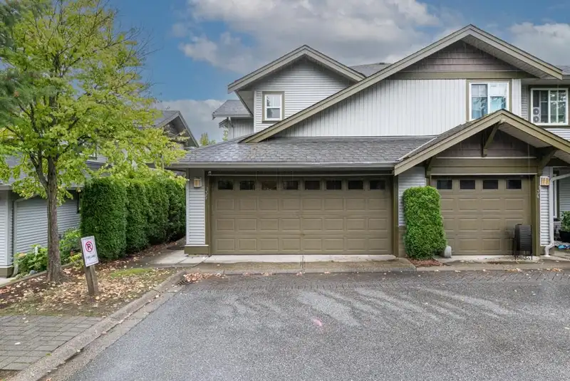 135 12040 68 AVENUE - photo 1 of 40