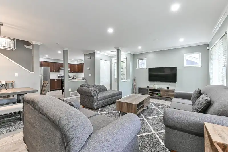 135 12040 68 AVENUE - photo 3 of 40