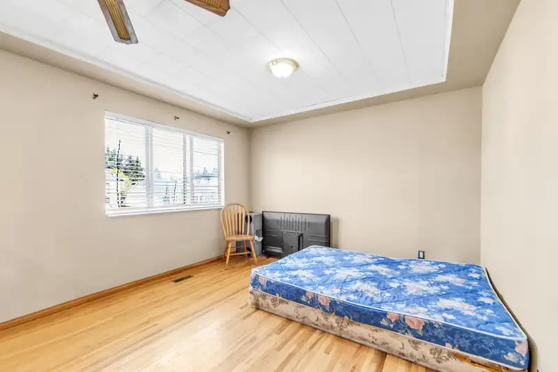 2680 VICTORIA STREET - photo 4 of 18